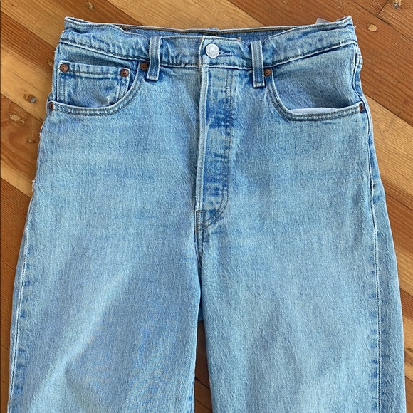 Levi’s Premium Ribcage Straight Lightwash Jeans 28 - Picture 2 of 8